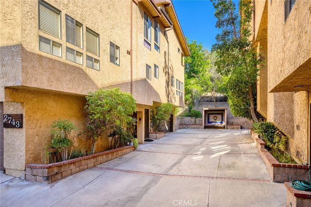 2743 Hermosa B, Montrose, CA 91020