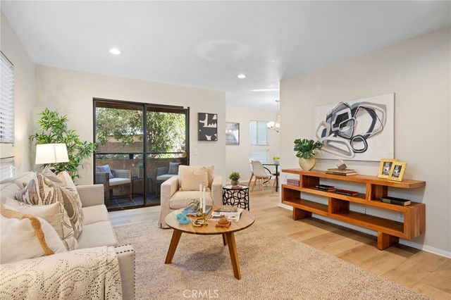 2743 Hermosa B, Montrose, CA 91020