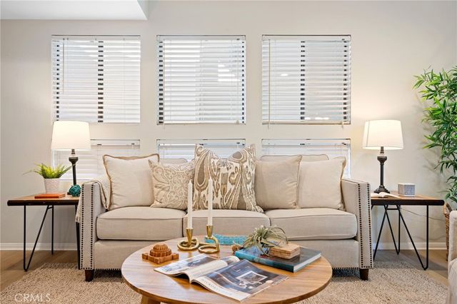 2743 Hermosa B, Montrose, CA 91020