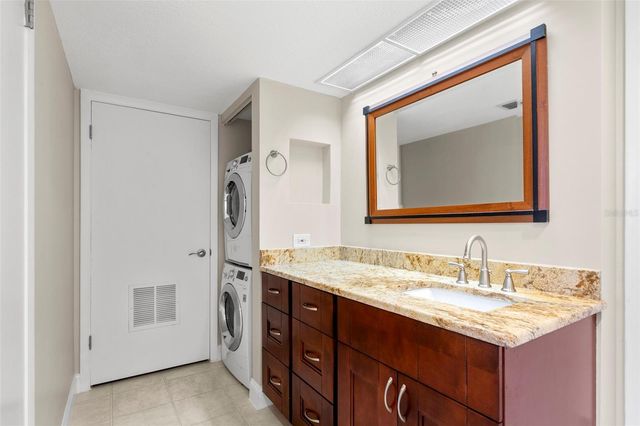 500 TREASURE ISLAND CAUSEWAY 205, Treasure Island, FL 33706