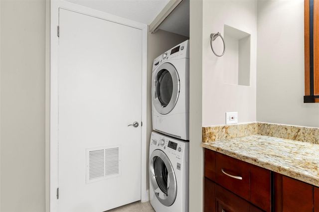 500 TREASURE ISLAND CAUSEWAY 205, Treasure Island, FL 33706