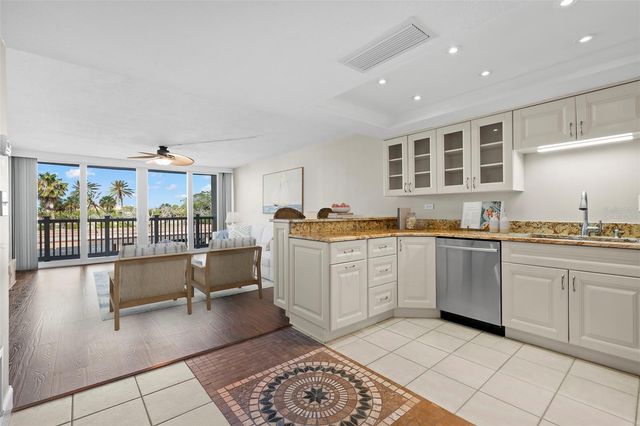 500 TREASURE ISLAND CAUSEWAY 205, Treasure Island, FL 33706