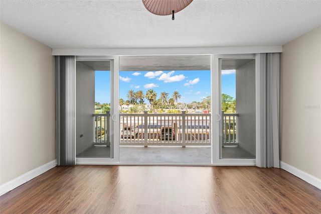 500 TREASURE ISLAND CAUSEWAY 205, Treasure Island, FL 33706