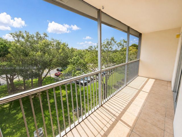 1301 SW 135th Ter 406J, Pembroke Pines, FL 33027