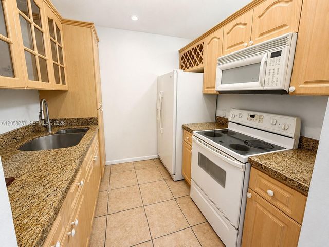 1301 SW 135th Ter 406J, Pembroke Pines, FL 33027