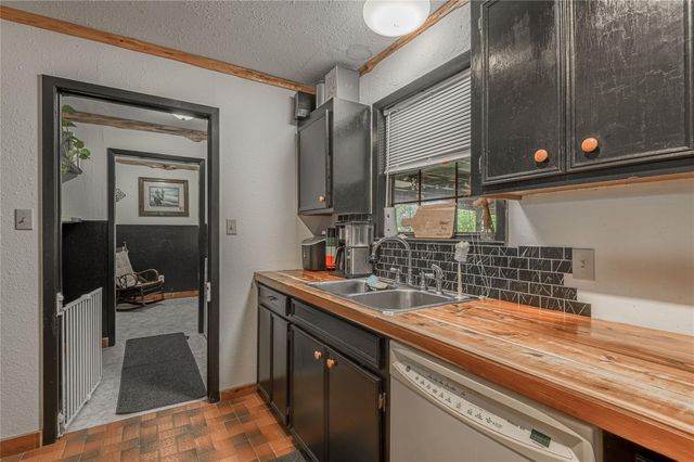 1205 W Houston Avenue, Crockett, TX 75835