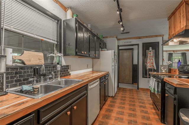 1205 W Houston Avenue, Crockett, TX 75835