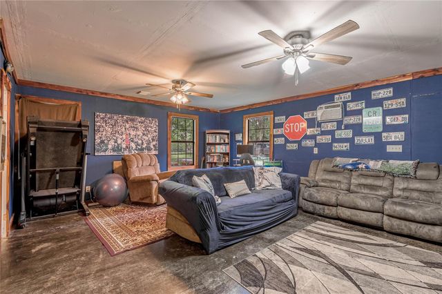 1205 W Houston Avenue, Crockett, TX 75835