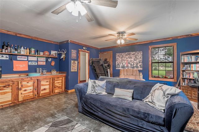 1205 W Houston Avenue, Crockett, TX 75835