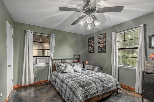 1205 W Houston Avenue, Crockett, TX 75835