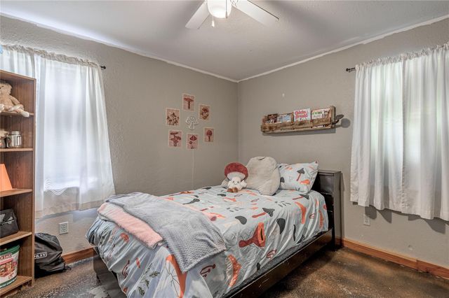 1205 W Houston Avenue, Crockett, TX 75835