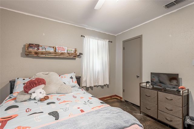 1205 W Houston Avenue, Crockett, TX 75835