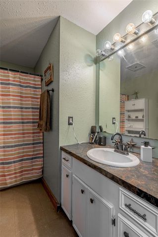 1205 W Houston Avenue, Crockett, TX 75835