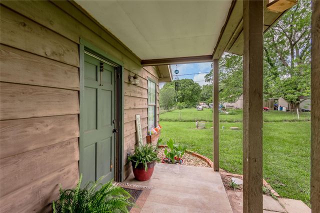 1205 W Houston Avenue, Crockett, TX 75835