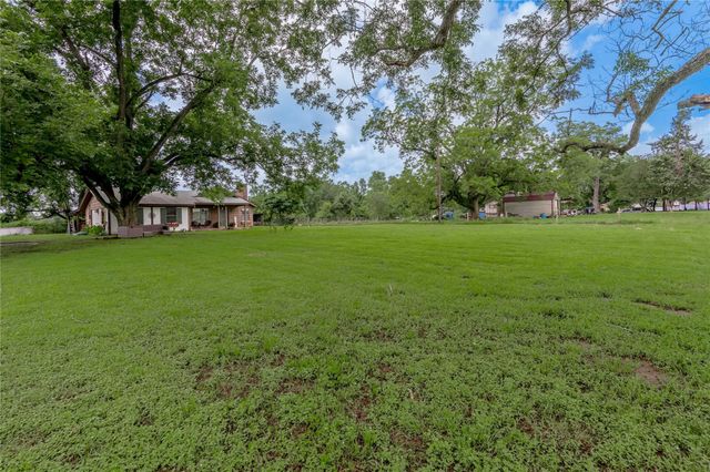 1205 W Houston Avenue, Crockett, TX 75835