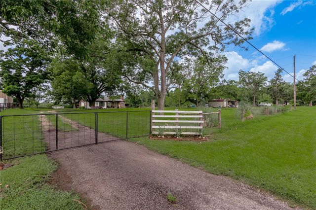 1205 W Houston Avenue, Crockett, TX 75835