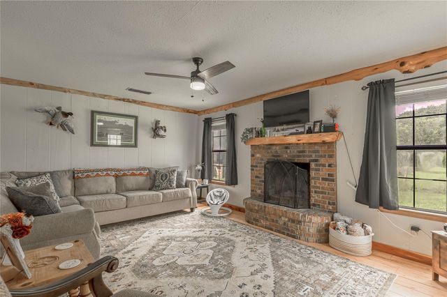 1205 W Houston Avenue, Crockett, TX 75835