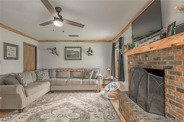 1205 W Houston Avenue, Crockett, TX 75835