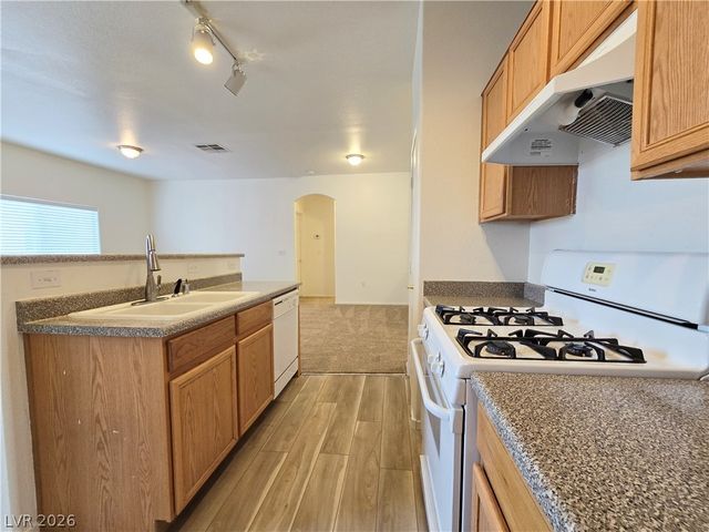 6320 Desert Leaf Street 201, North Las Vegas, NV 89081
