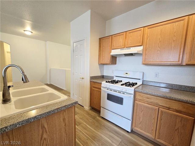 6320 Desert Leaf Street 201, North Las Vegas, NV 89081