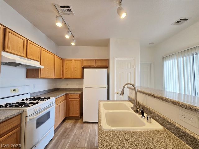 6320 Desert Leaf Street 201, North Las Vegas, NV 89081