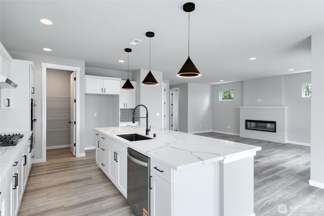 2440 SW Ridgeway Drive, Oak Harbor, WA 98277