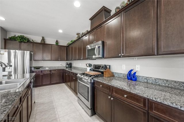 7498 Desert Wildflower Street, Las Vegas, NV 89123