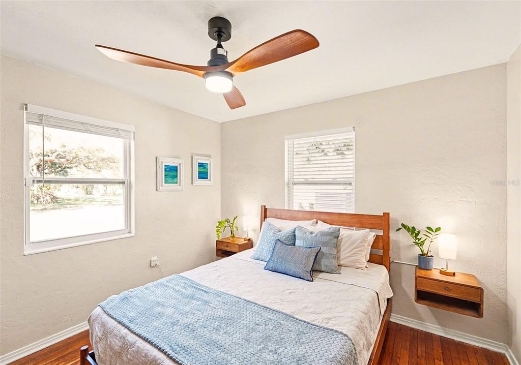 Image 14 of property listing at 4600 30TH AVENUE N, St Petersburg, FL 33713