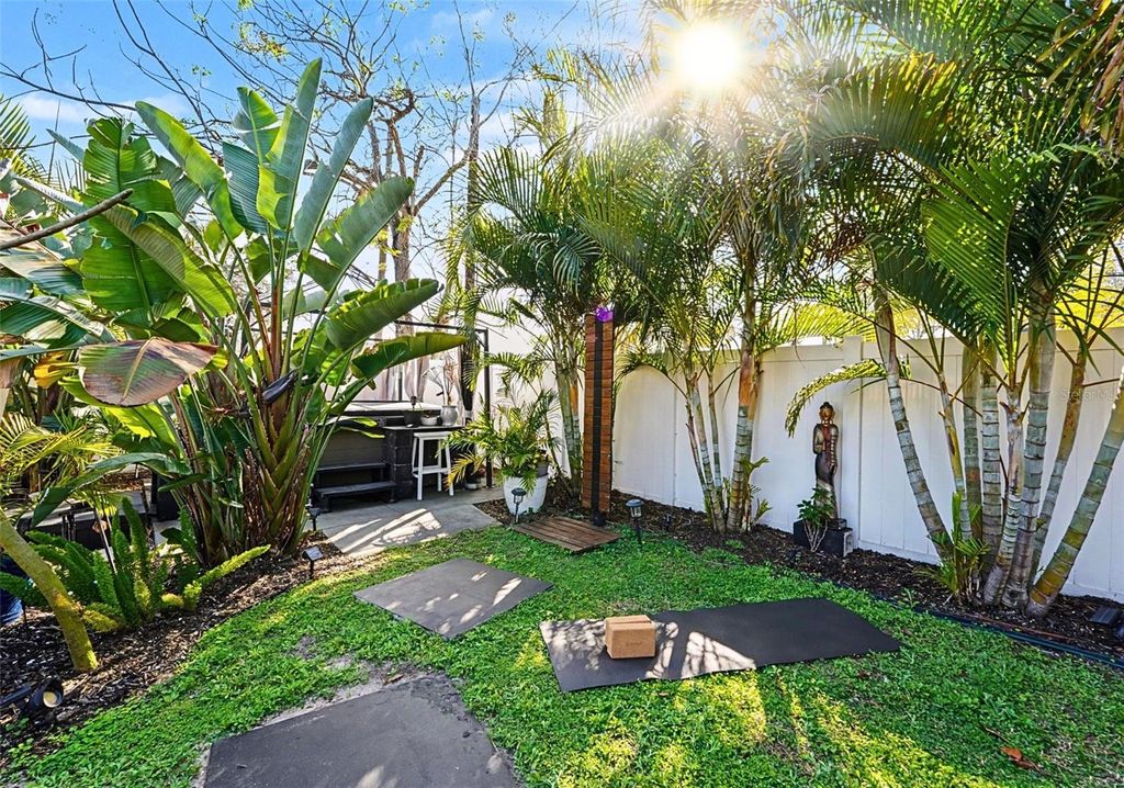 Image 20 of property listing at 4600 30TH AVENUE N, St Petersburg, FL 33713