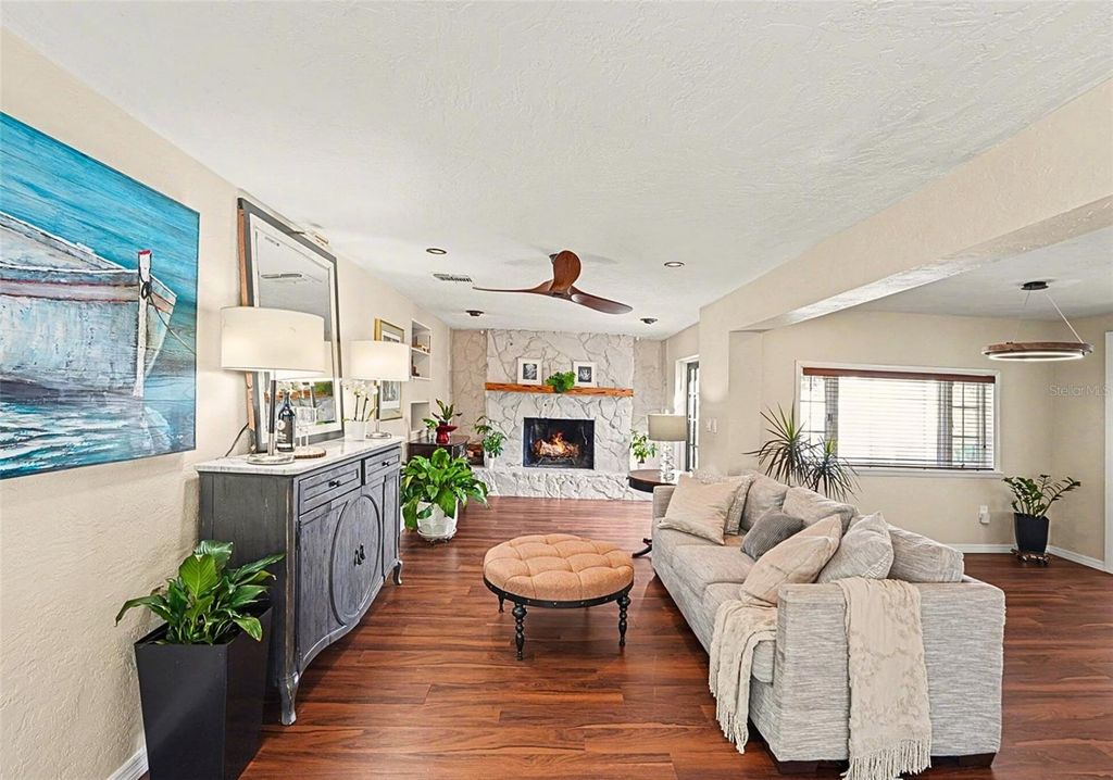 Image 3 of property listing at 4600 30TH AVENUE N, St Petersburg, FL 33713