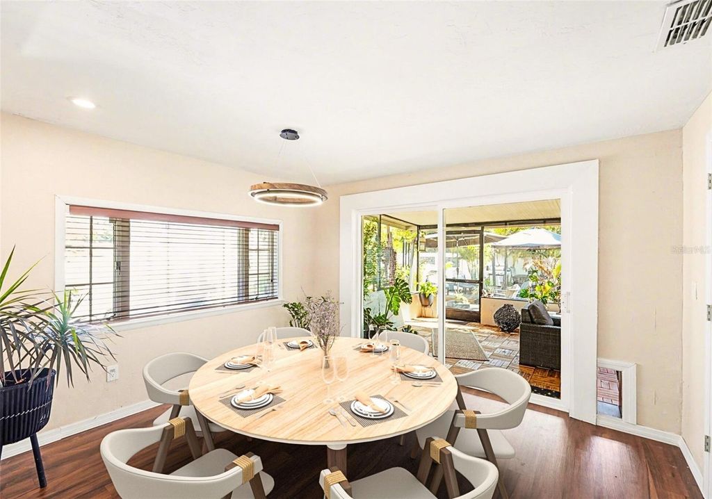 Image 4 of property listing at 4600 30TH AVENUE N, St Petersburg, FL 33713