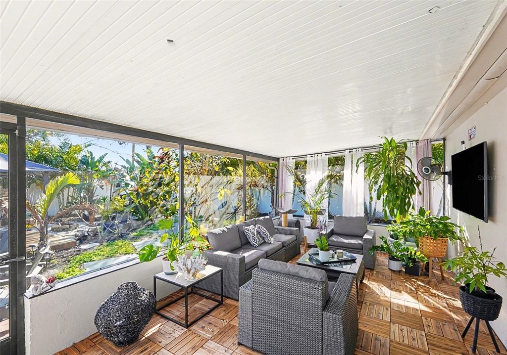 Image 5 of property listing at 4600 30TH AVENUE N, St Petersburg, FL 33713