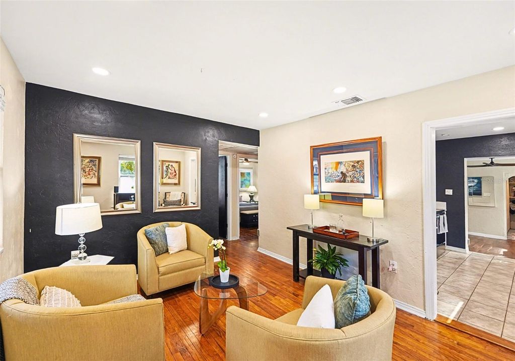 Image 9 of property listing at 4600 30TH AVENUE N, St Petersburg, FL 33713