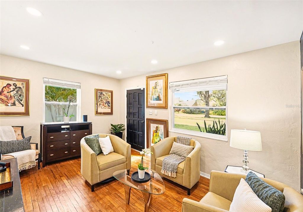 Image 10 of property listing at 4600 30TH AVENUE N, St Petersburg, FL 33713