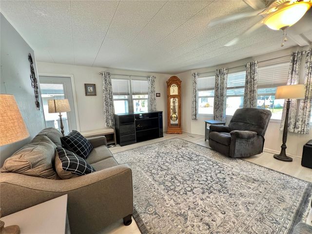 136 ASPEN CIRCLE, Leesburg, FL 34748