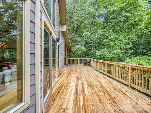 366 Summer Haven Road, Swannanoa, NC 28778