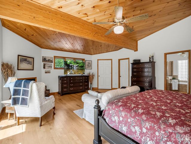 366 Summer Haven Road, Swannanoa, NC 28778