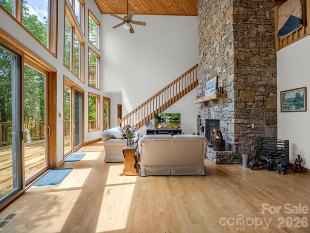366 Summer Haven Road, Swannanoa, NC 28778