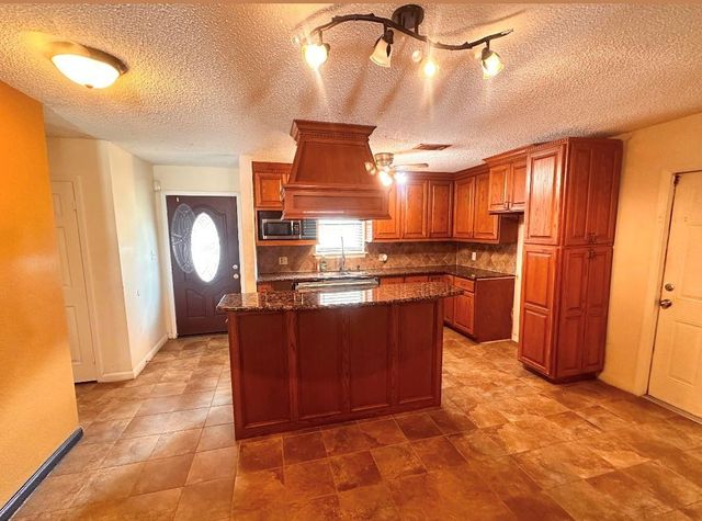 2215 Gontier Drive, Bay City, TX 77414