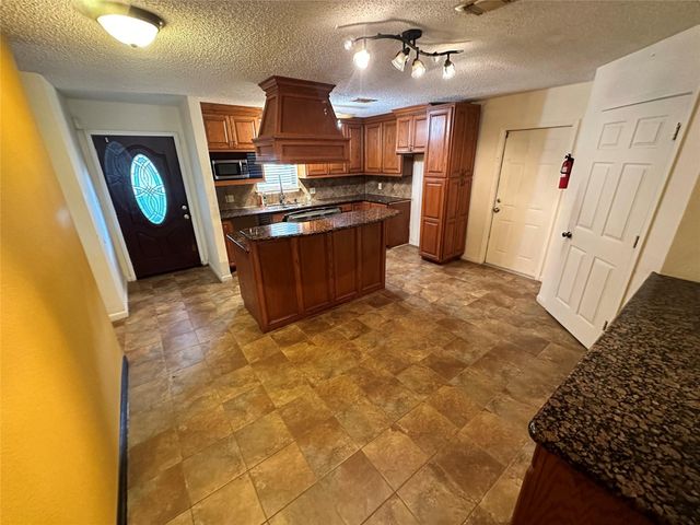 2215 Gontier Drive, Bay City, TX 77414