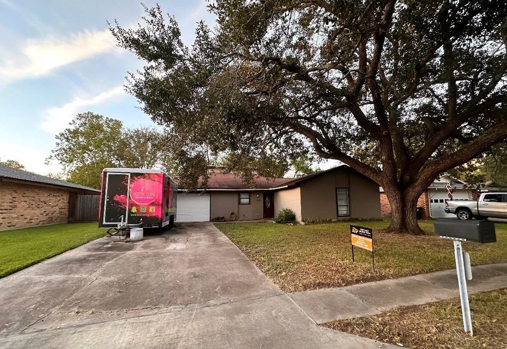 2215 Gontier Drive, Bay City, TX 77414