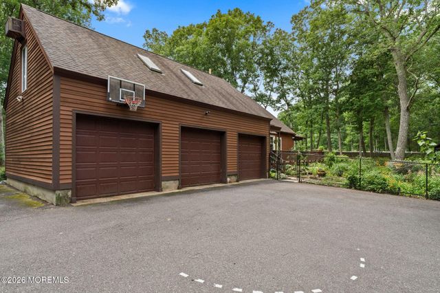 16 Dunhill Road, Jackson, NJ 08527