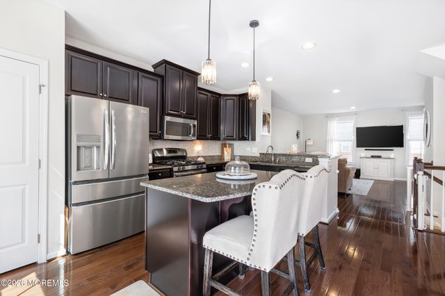5 Jake Drive, Tinton Falls, NJ 07712