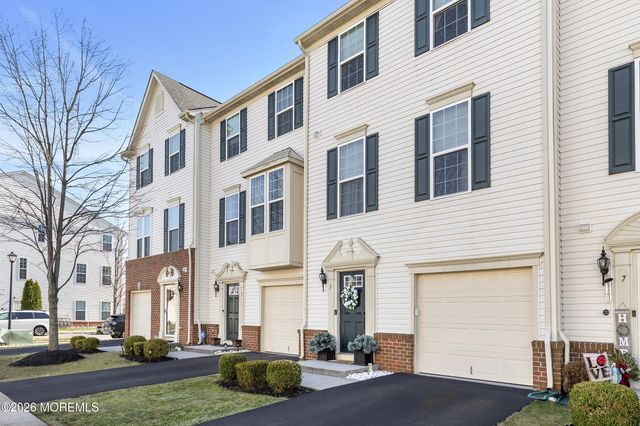 5 Jake Drive, Tinton Falls, NJ 07712