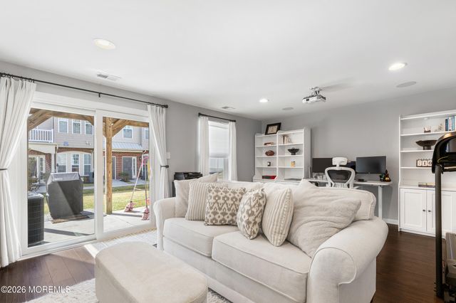 5 Jake Drive, Tinton Falls, NJ 07712