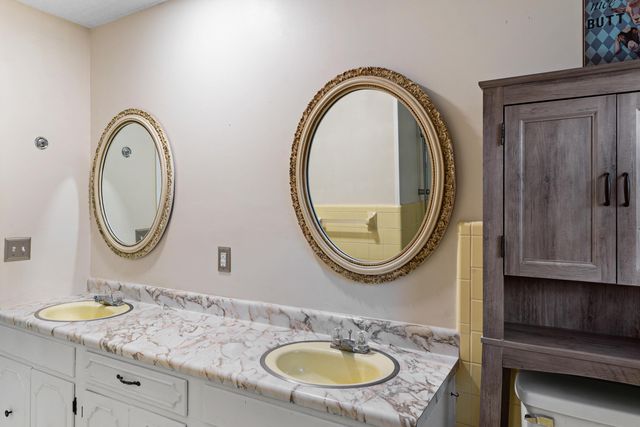 204 Brook Drive, Saint Matthews, SC 29135