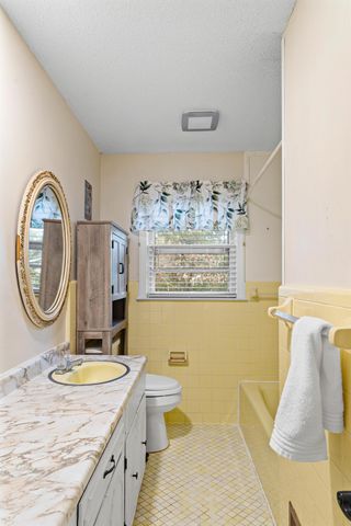 204 Brook Drive, Saint Matthews, SC 29135