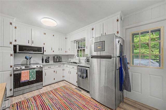 1131 Cypress Circle, Winston-salem, NC 27106