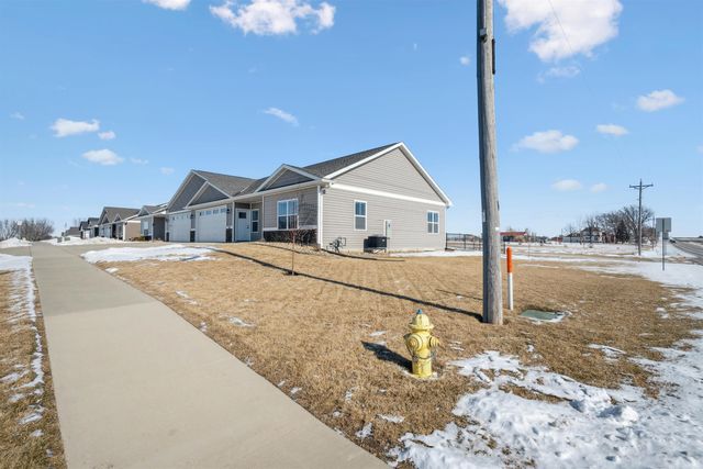 273 Meadow Brook Trl, Manchester, IA 52057