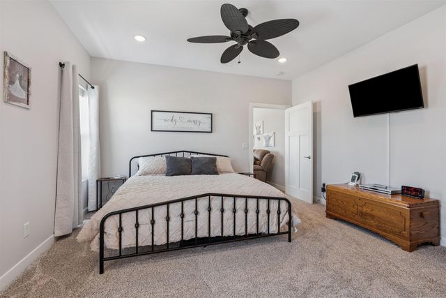 273 Meadow Brook Trl, Manchester, IA 52057